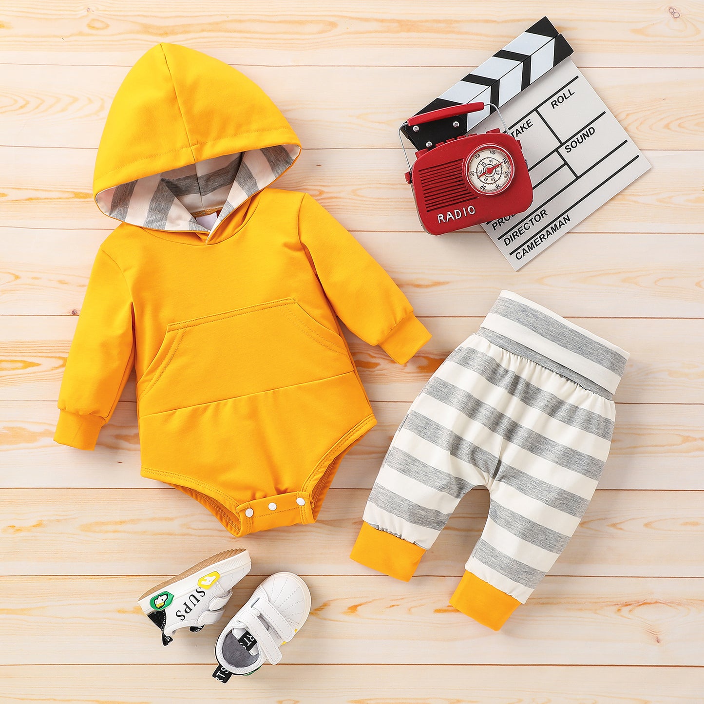 2pcs Solid Long-sleeve Hooded Romper and Stripe Trouser Baby Set