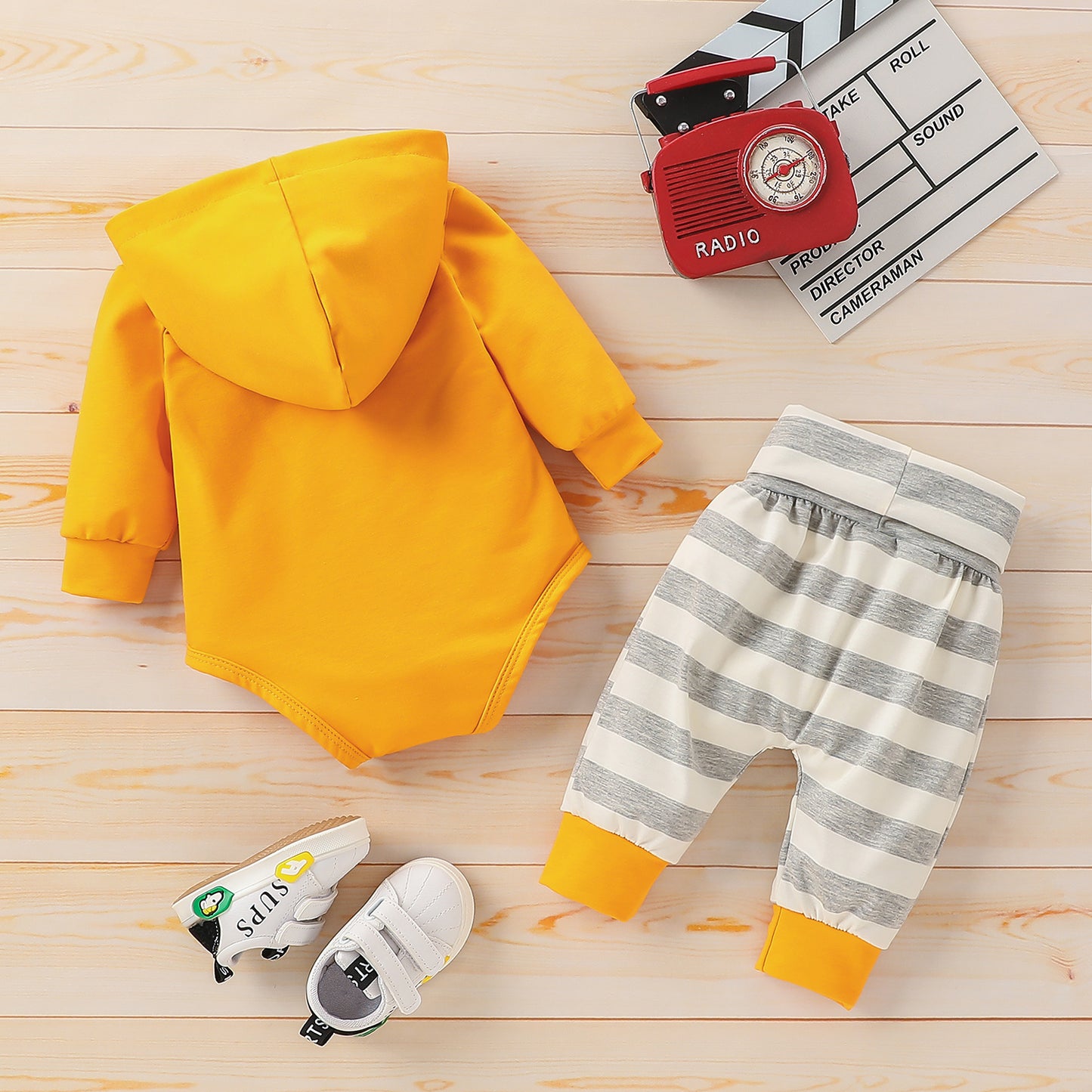 2pcs Solid Long-sleeve Hooded Romper and Stripe Trouser Baby Set